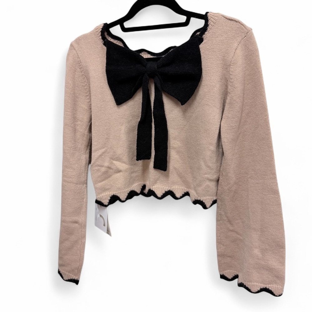 NWT Commense Contrast Wave Bow Sweater Cropped Tan and Black size medium